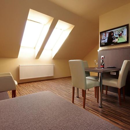Corvin Apartman Gyula Ngoại thất bức ảnh