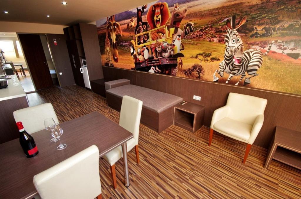Corvin Apartman Gyula Ngoại thất bức ảnh