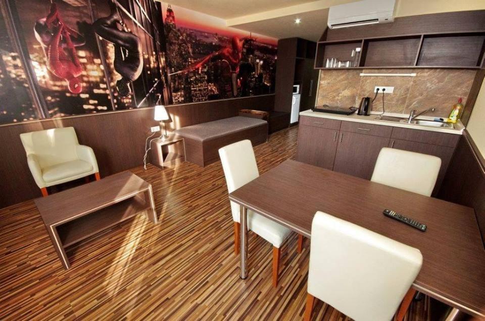 Corvin Apartman Gyula Ngoại thất bức ảnh