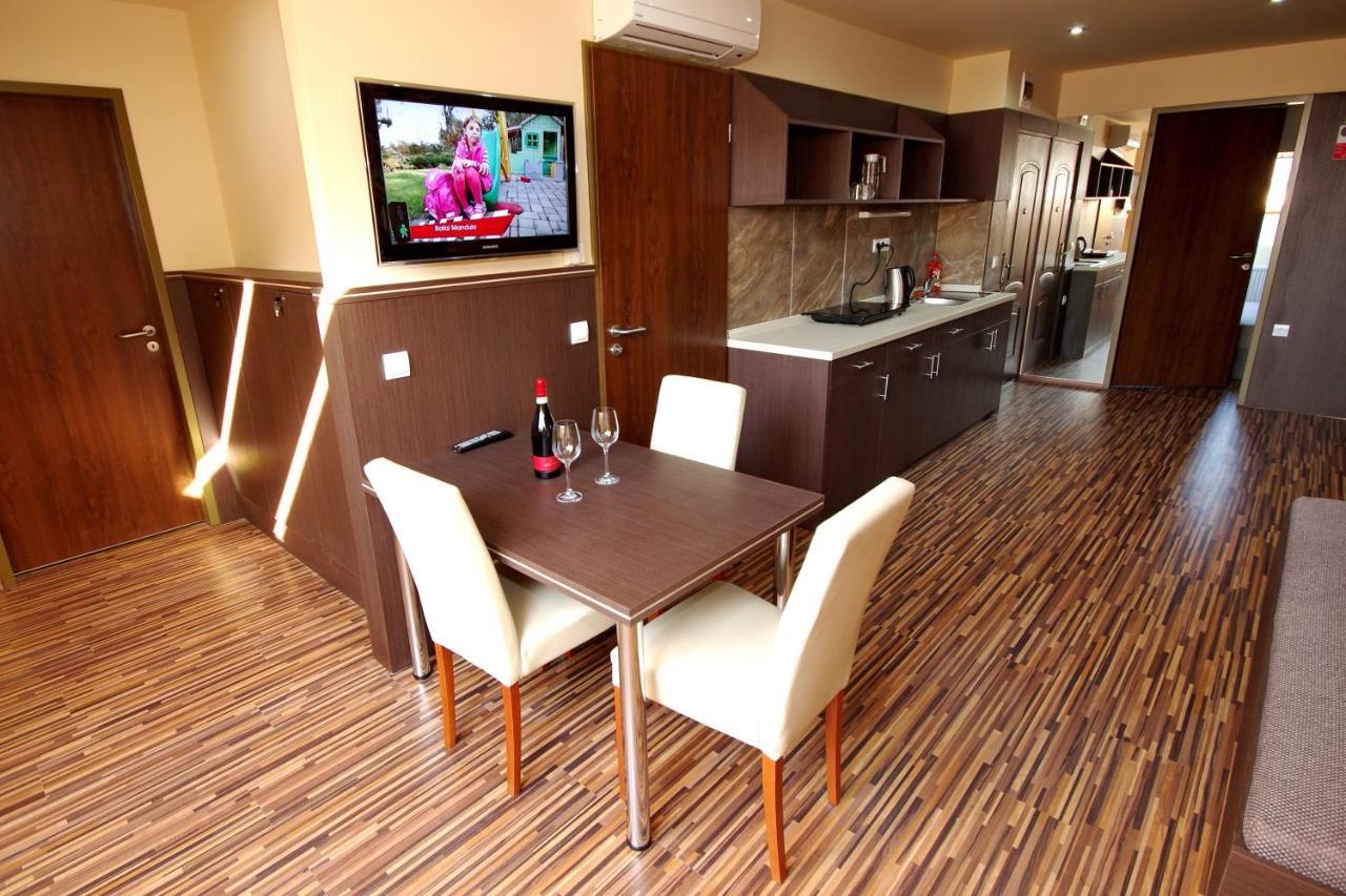 Corvin Apartman Gyula Ngoại thất bức ảnh