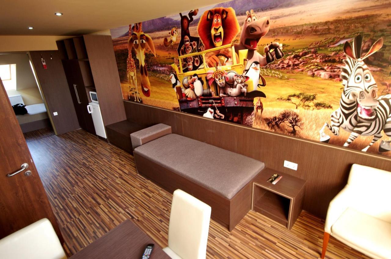 Corvin Apartman Gyula Ngoại thất bức ảnh