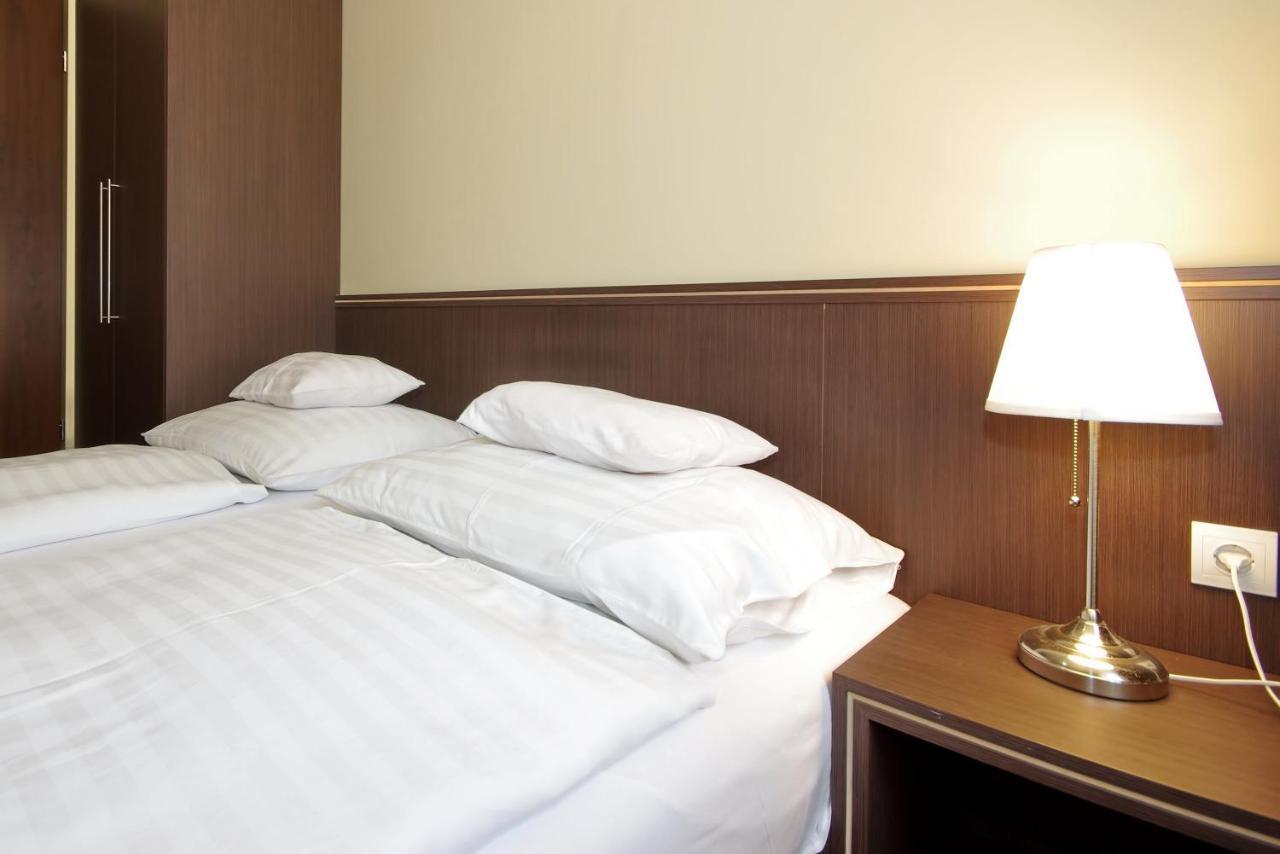 Corvin Apartman Gyula Ngoại thất bức ảnh