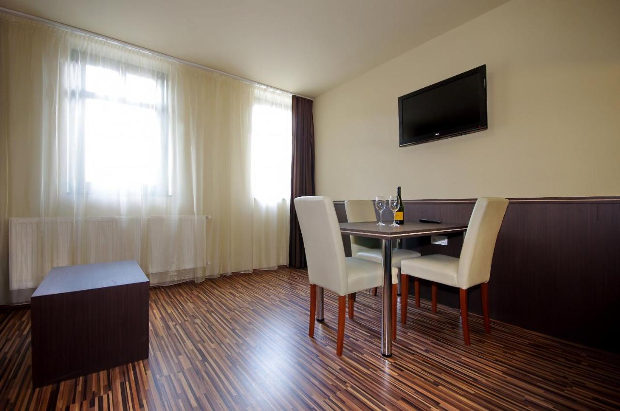Corvin Apartman Gyula Ngoại thất bức ảnh