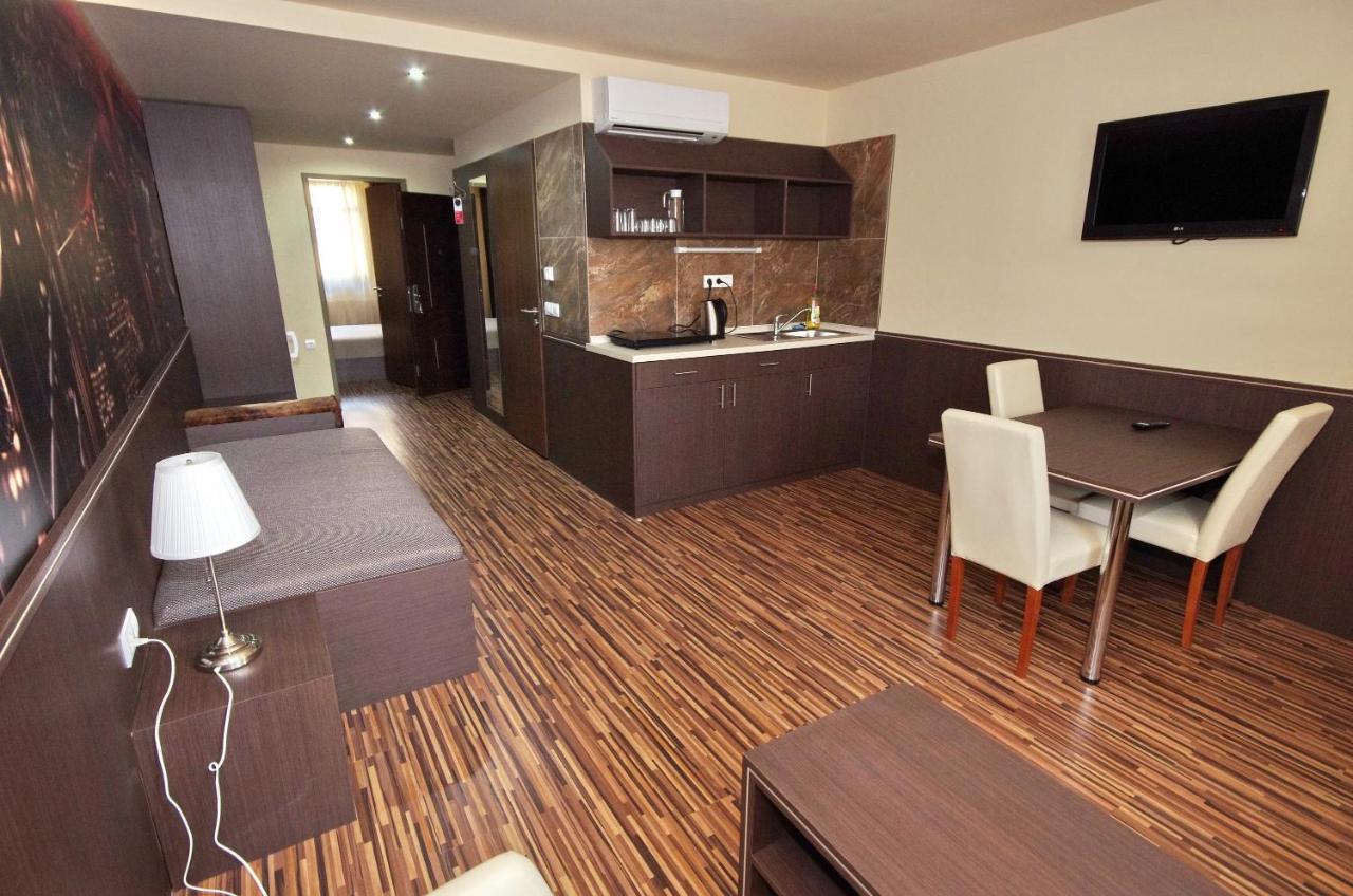 Corvin Apartman Gyula Ngoại thất bức ảnh