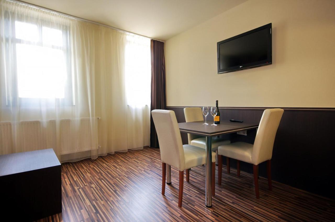 Corvin Apartman Gyula Ngoại thất bức ảnh