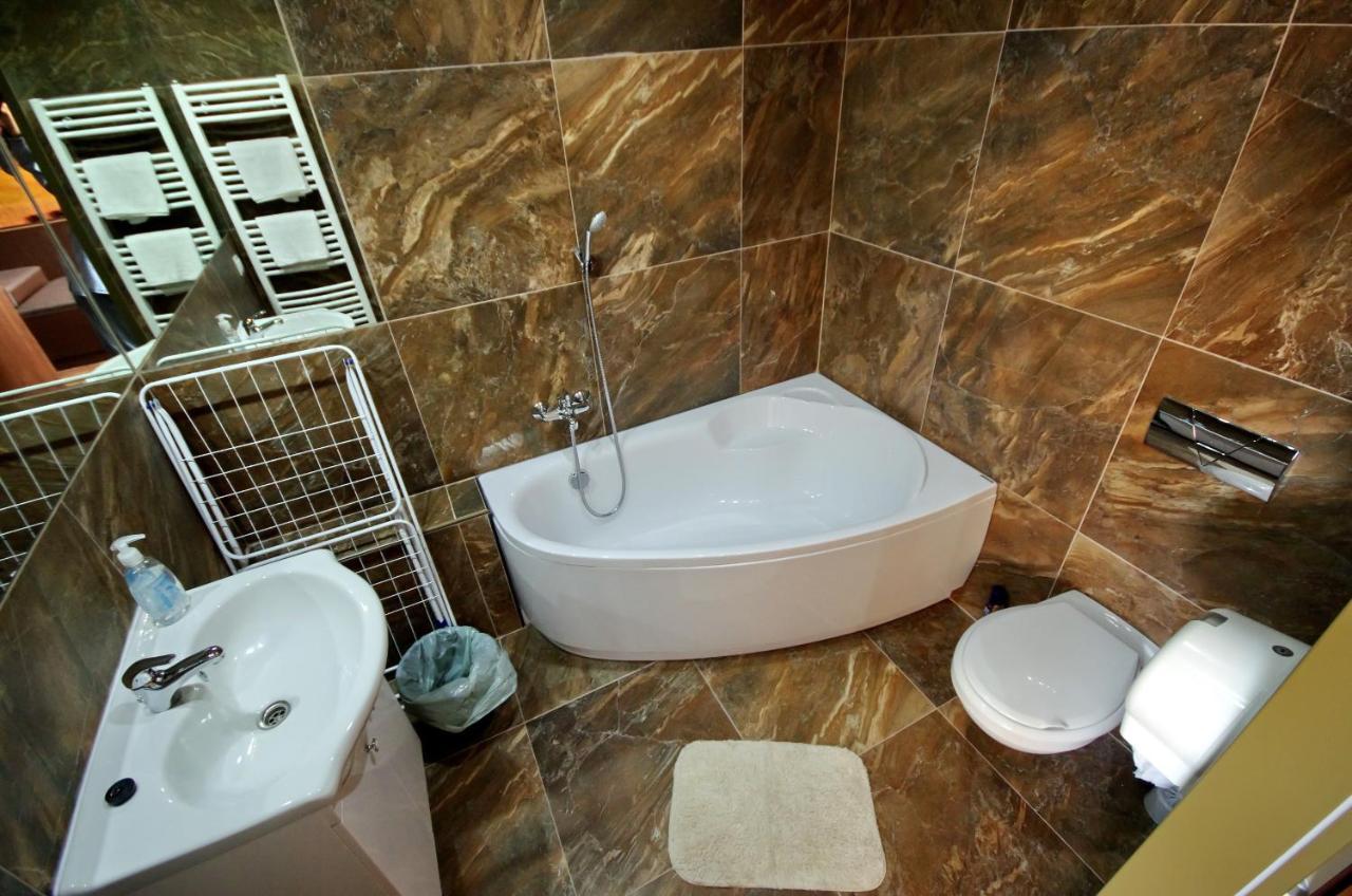 Corvin Apartman Gyula Ngoại thất bức ảnh
