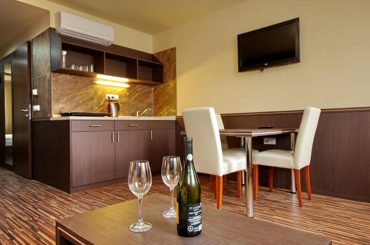 Corvin Apartman Gyula Ngoại thất bức ảnh