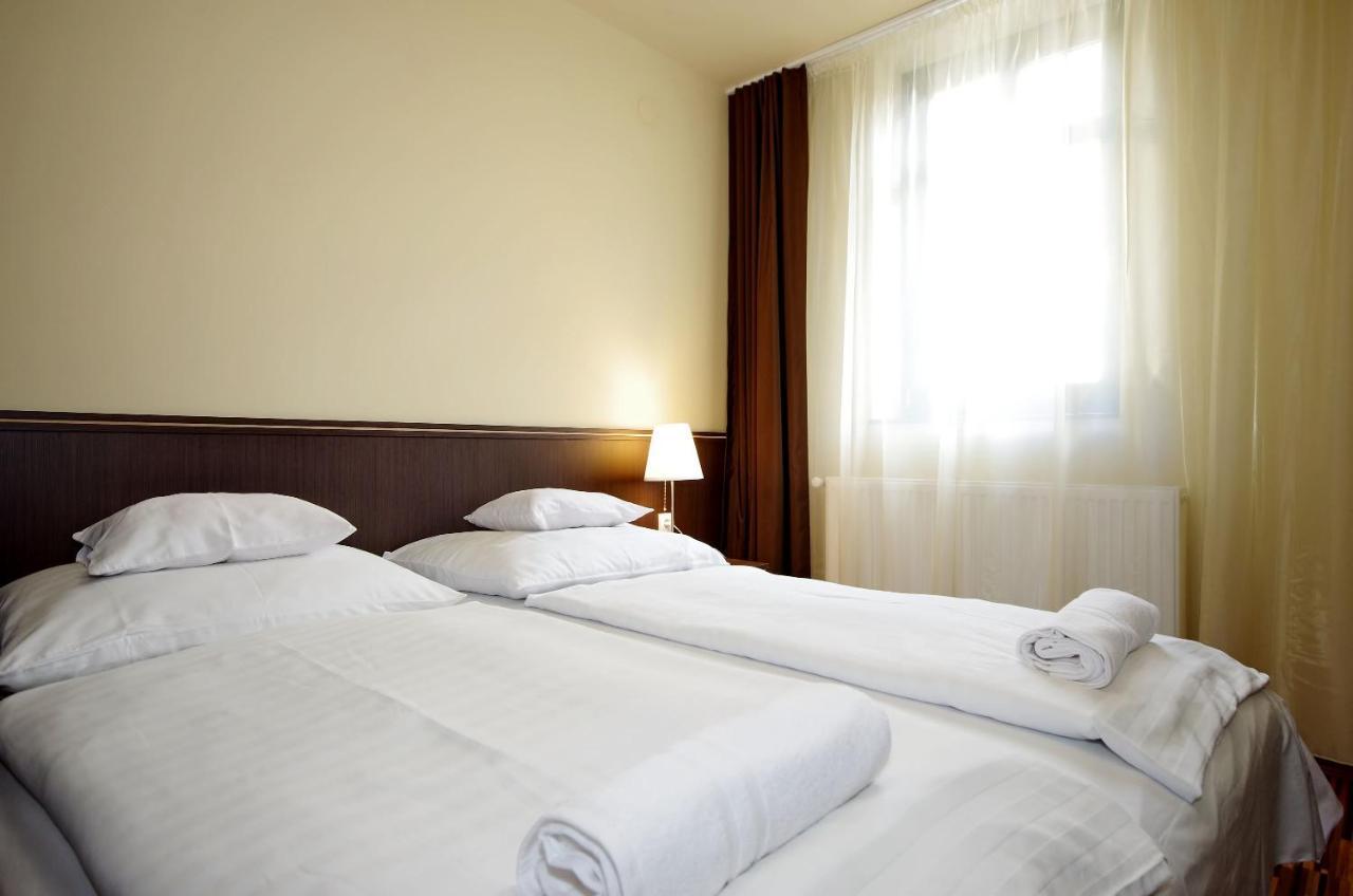 Corvin Apartman Gyula Ngoại thất bức ảnh